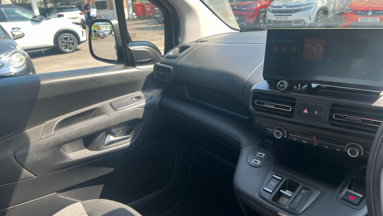 Citroen Berlingo 100kW Plus XL 52kWh 5dr Auto [7 Seat] Electric Estate